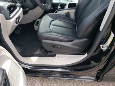 2024 Chrysler Pacifica, $24850. Photo 12