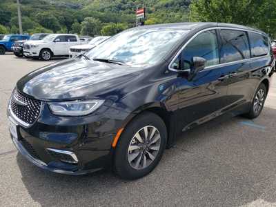 2024 Chrysler Pacifica, $24850. Photo 3