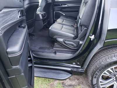 2024 Jeep Wagoneer, $49490. Photo 11
