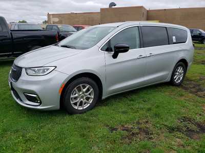 2024 Chrysler Pacifica, $29950. Photo 3