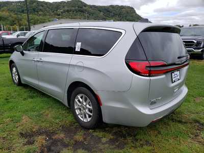2024 Chrysler Pacifica, $29950. Photo 4