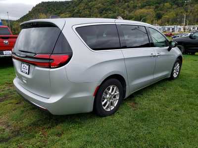 2024 Chrysler Pacifica, $29950. Photo 6