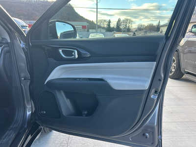 2022 Jeep Compass, $18490. Photo 11