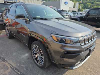 2022 Jeep Compass, $20490. Photo 2