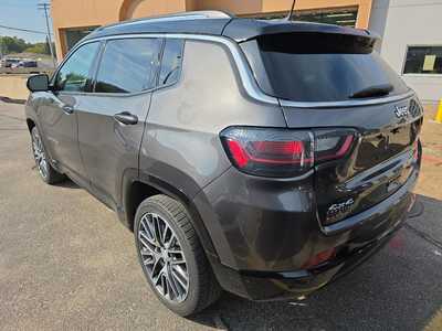 2022 Jeep Compass, $20490. Photo 3