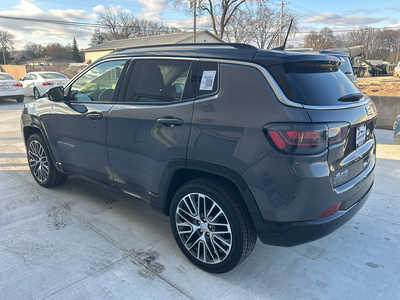2022 Jeep Compass, $18490. Photo 4
