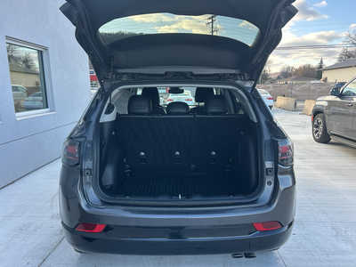 2022 Jeep Compass, $18490. Photo 6
