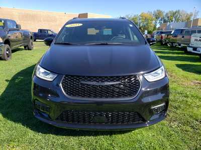 2025 Chrysler Pacifica, $40870. Photo 2