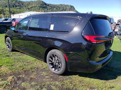 2025 Chrysler Pacifica, $40870. Photo 4