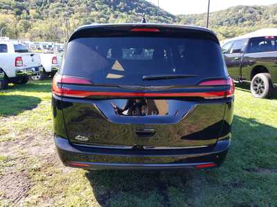 2025 Chrysler Pacifica, $40870. Photo 5