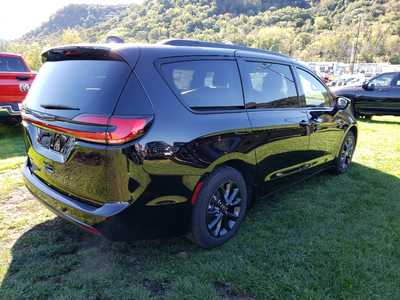 2025 Chrysler Pacifica, $40870. Photo 6