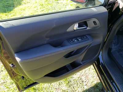 2025 Chrysler Pacifica, $40870. Photo 9