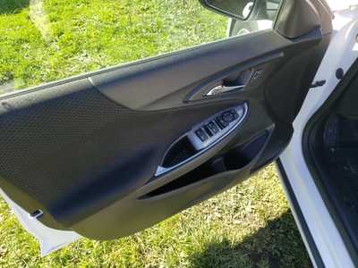 2024 Chevrolet Malibu, $18250. Photo 9