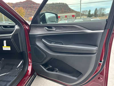 2025 Jeep Grand Cherokee, $44240. Photo 12