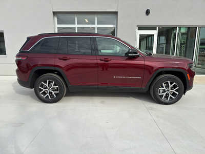 2025 Jeep Grand Cherokee, $44240. Photo 2
