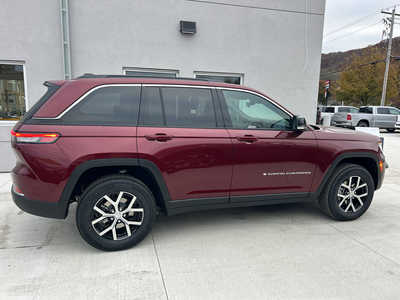 2025 Jeep Grand Cherokee, $44240. Photo 9