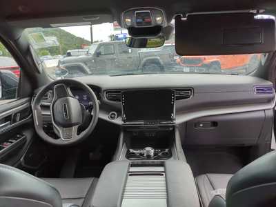 2025 Jeep Wagoneer, $62850. Photo 3