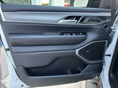 2025 Jeep Wagoneer, $70535. Photo 11