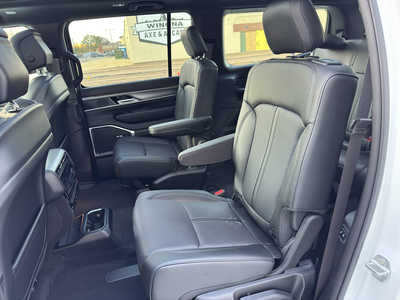 2025 Jeep Wagoneer, $70535. Photo 12