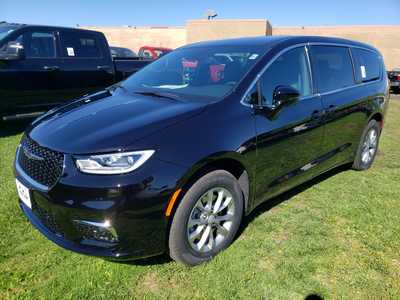 2026 Chrysler Pacifica, $43915. Photo 3