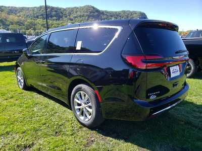 2026 Chrysler Pacifica, $43915. Photo 4