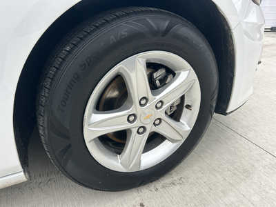 2024 Chevrolet Malibu, $18450. Photo 9