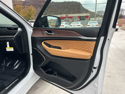 2025 Jeep Grand Cherokee, $59075. Photo 11