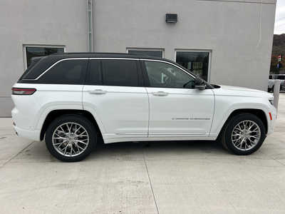 2025 Jeep Grand Cherokee, $59075. Photo 8