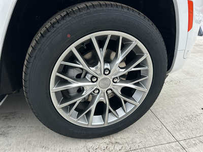 2025 Jeep Grand Cherokee, $59075. Photo 9