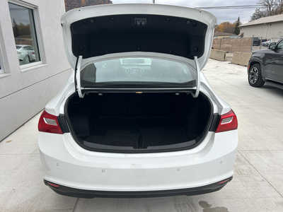 2024 Chevrolet Malibu, $18450. Photo 6