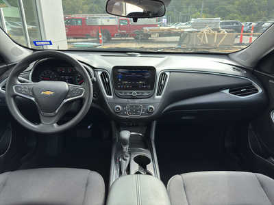 2024 Chevrolet Malibu, $18450. Photo 3