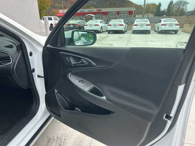 2024 Chevrolet Malibu, $17950. Photo 11