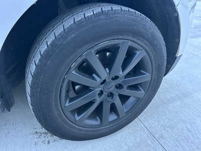 2011 Ford Edge, $9490. Photo 9