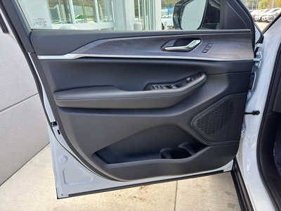 2025 Jeep Grand Cherokee, $48890. Photo 11