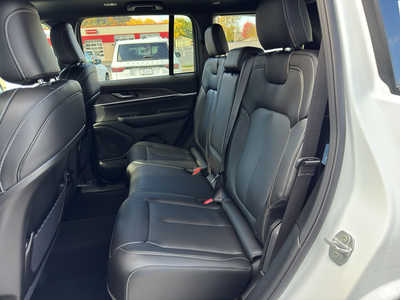 2025 Jeep Grand Cherokee, $48890. Photo 12