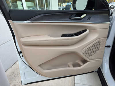 2024 Jeep Grand Cherokee L, $35850. Photo 11