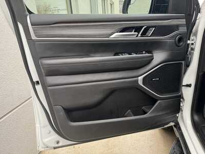 2024 Jeep Wagoneer, $48750. Photo 11