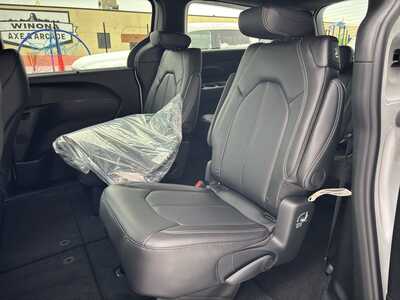 2026 Chrysler Pacifica, $44415. Photo 11