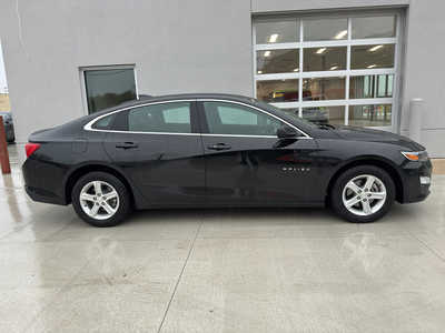 2024 Chevrolet Malibu, $18450. Photo 2