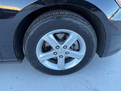 2024 Chevrolet Malibu, $18450. Photo 9