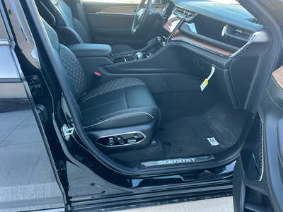 2025 Jeep Grand Cherokee, $65675. Photo 12