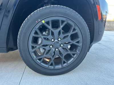 2025 Jeep Grand Cherokee, $65675. Photo 9