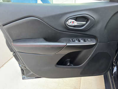 2020 Jeep Cherokee, $19490. Photo 11