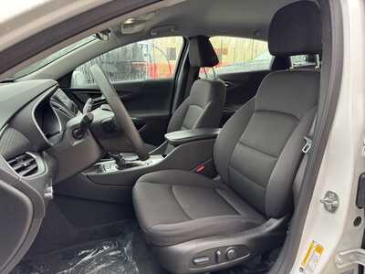2024 Chevrolet Malibu, $18490. Photo 10