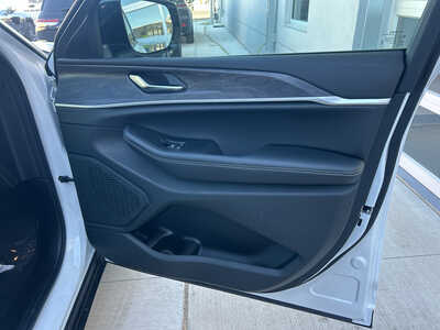 2025 Jeep Grand Cherokee L, $49735. Photo 11