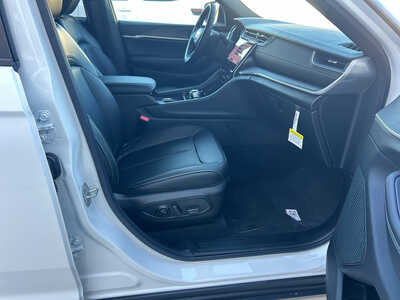 2025 Jeep Grand Cherokee L, $49735. Photo 12