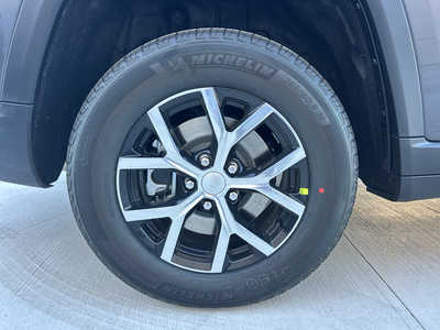 2025 Jeep Grand Cherokee L, $46605. Photo 9