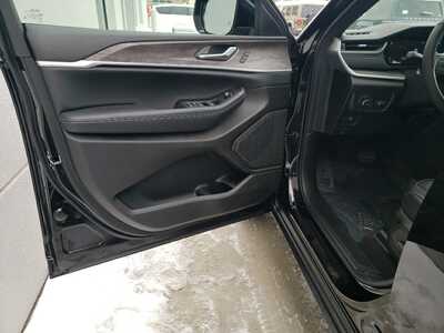 2025 Jeep Grand Cherokee L, $46605. Photo 9