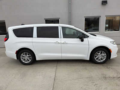 2026 Chrysler Pacifica, $40365. Photo 2