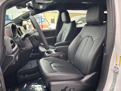 2026 Chrysler Pacifica, $40365. Photo 9